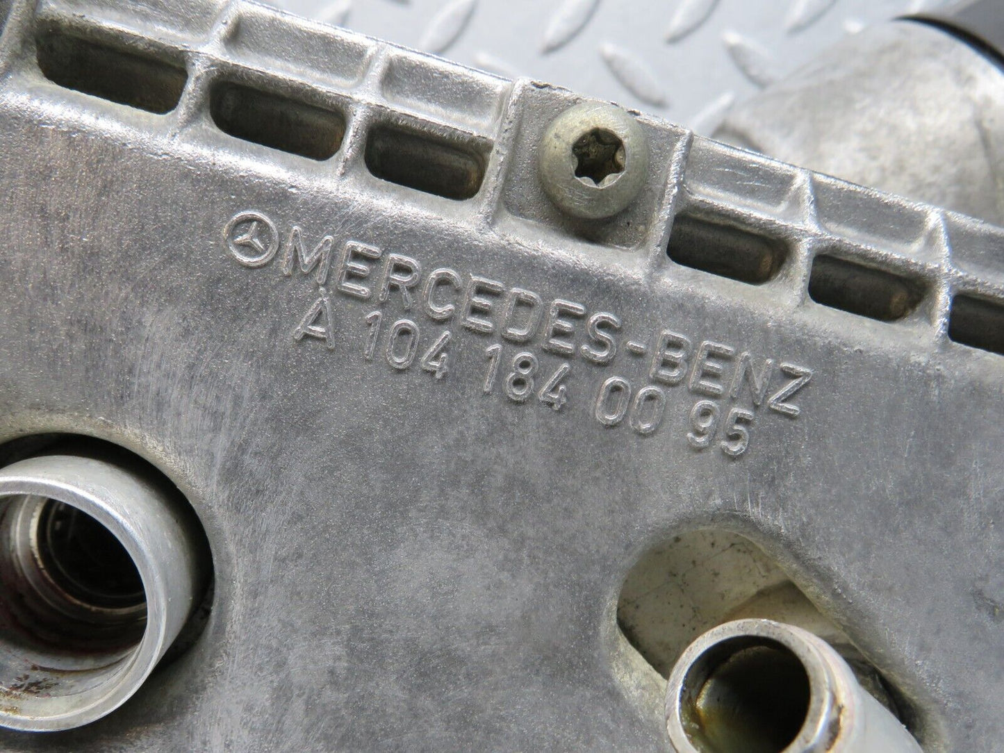39789 Mercedes-Benz R129 320SL Coupe Oil Filter Housing 1041840095 1041845302 1041840608