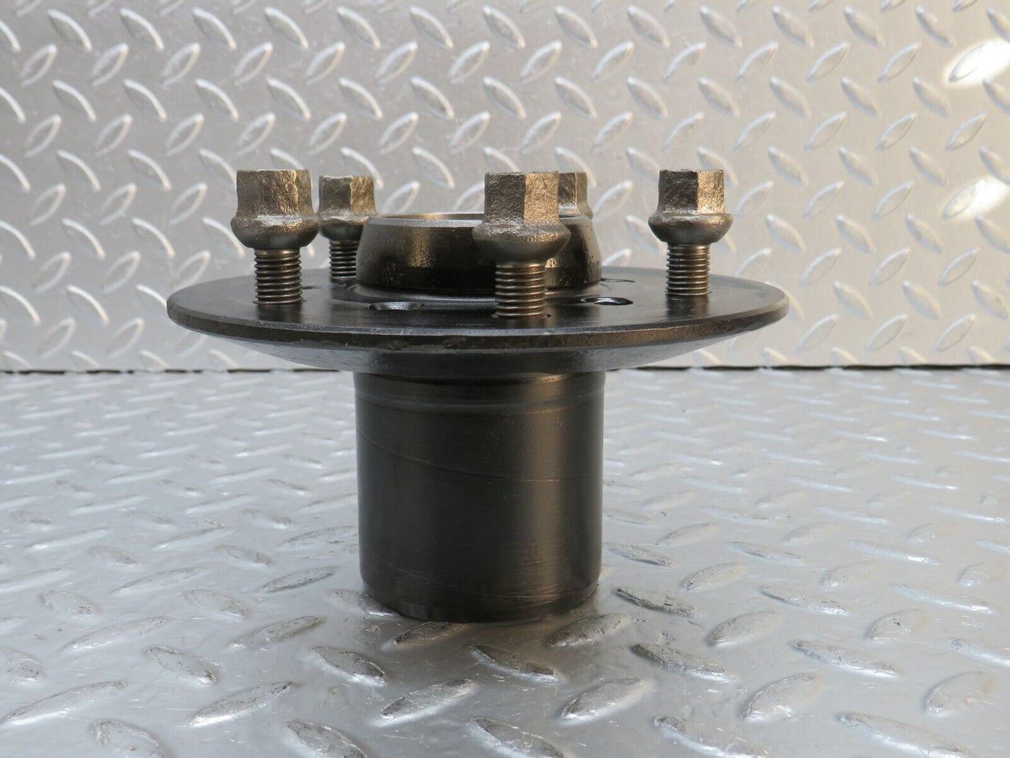 32268 Mercedes-Benz W108 280SE Front Wheel Hub