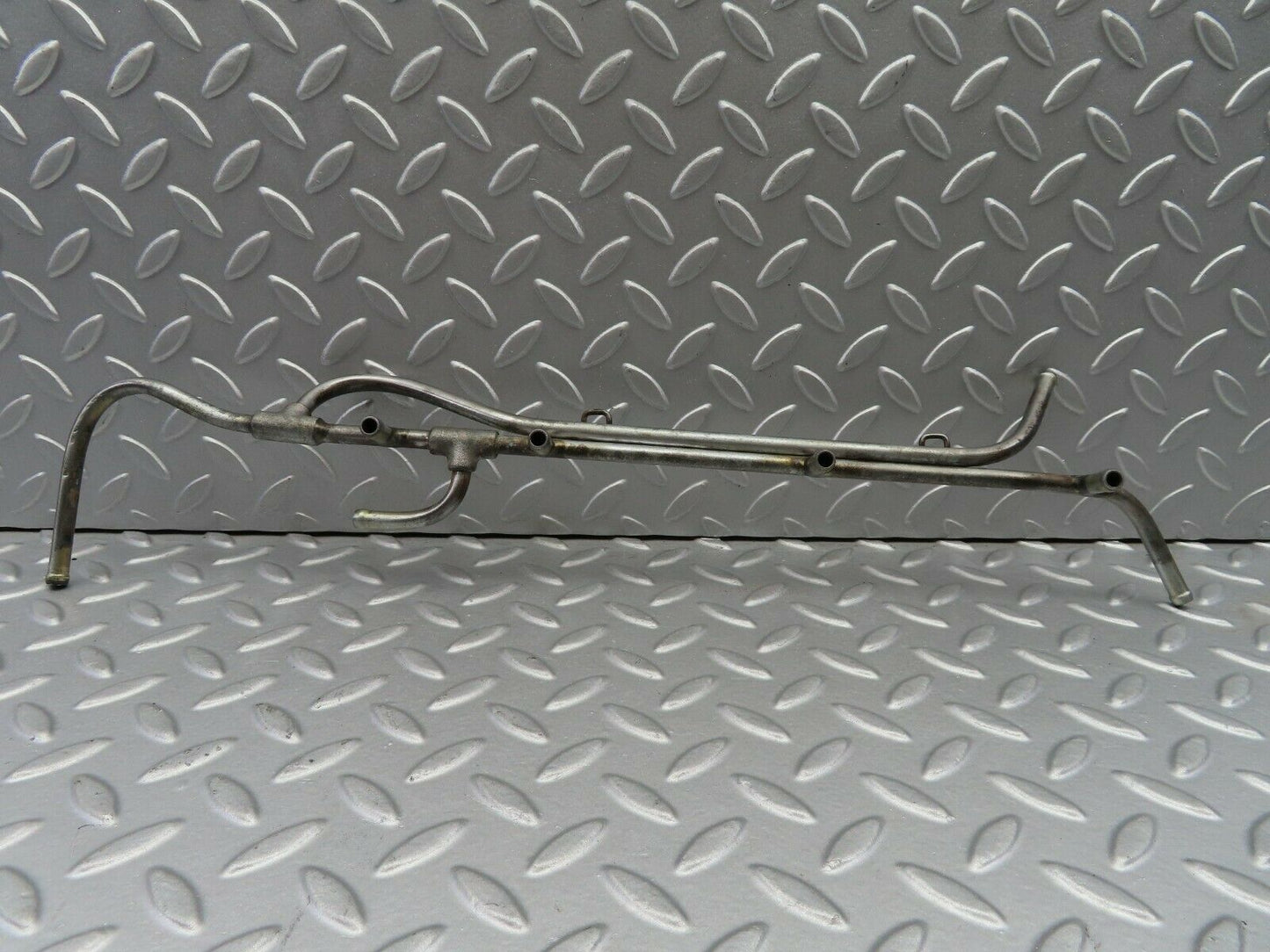 7077 Mercedes-Benz C107 350SLC Coupe Left Side Fuel Injection Pipe