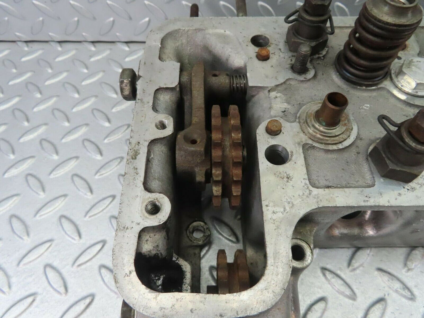 8666 Mercedes-Benz W111 Cylinder Head 1270104020