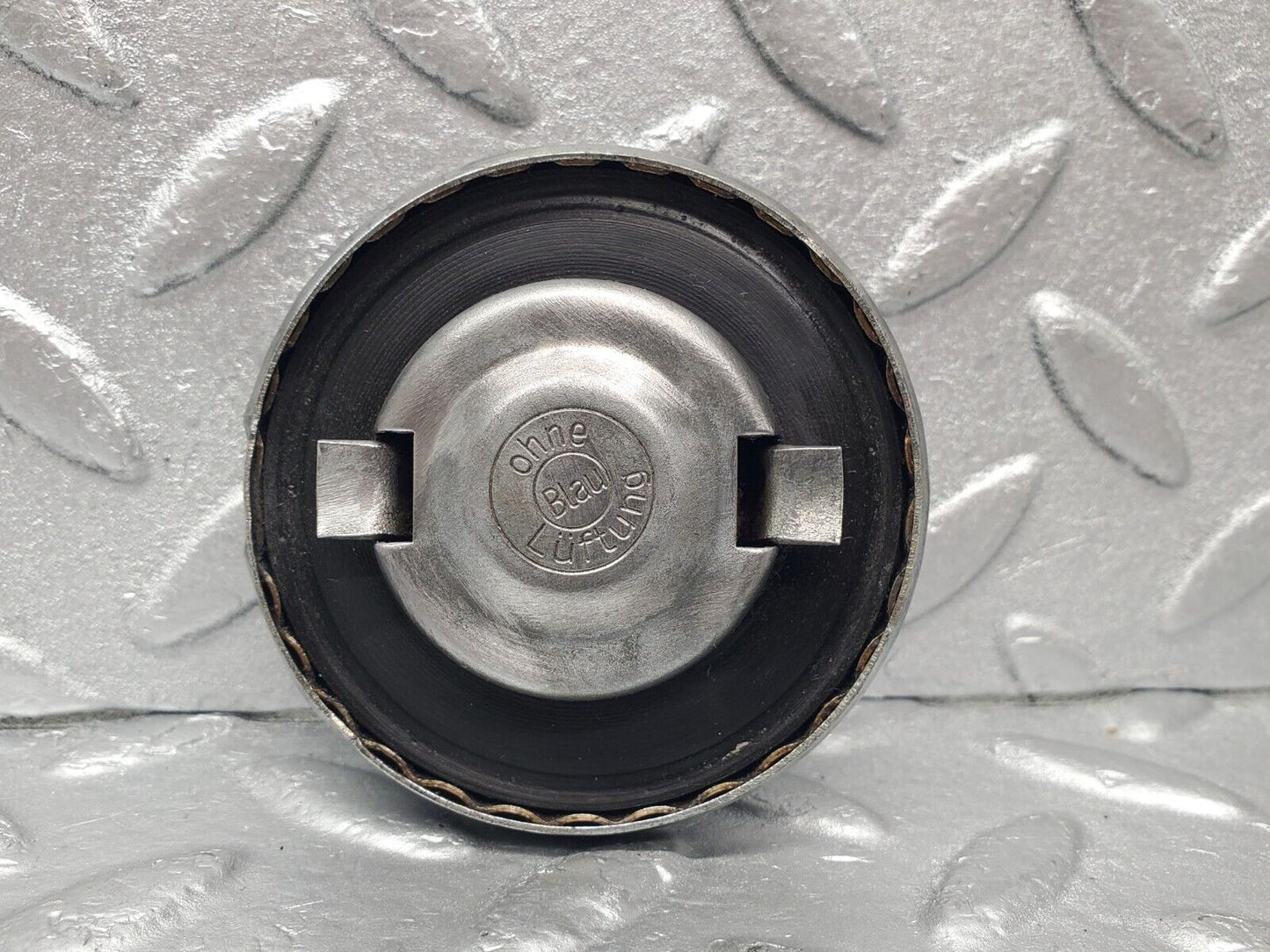 46663 Mercedes-Benz C123 280CE Coupe Engine Oil Filler Cap
