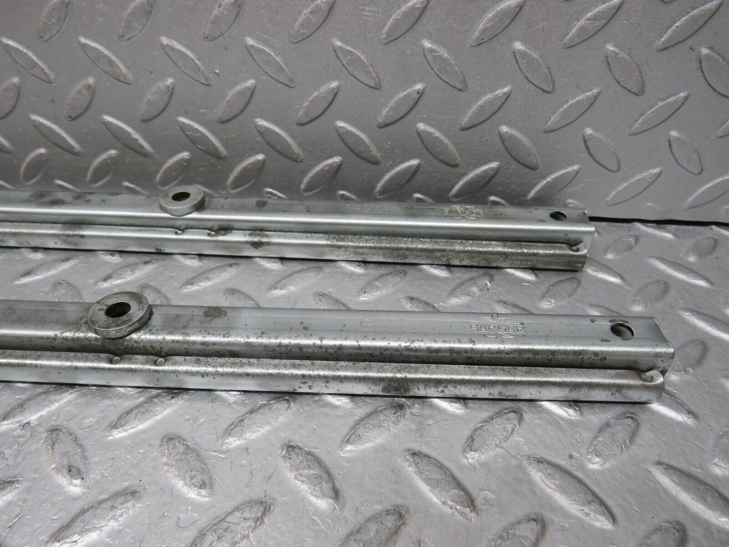 37082 Mercedes-Benz C126 420SEC Coupe Front Right Seat Rail Pair