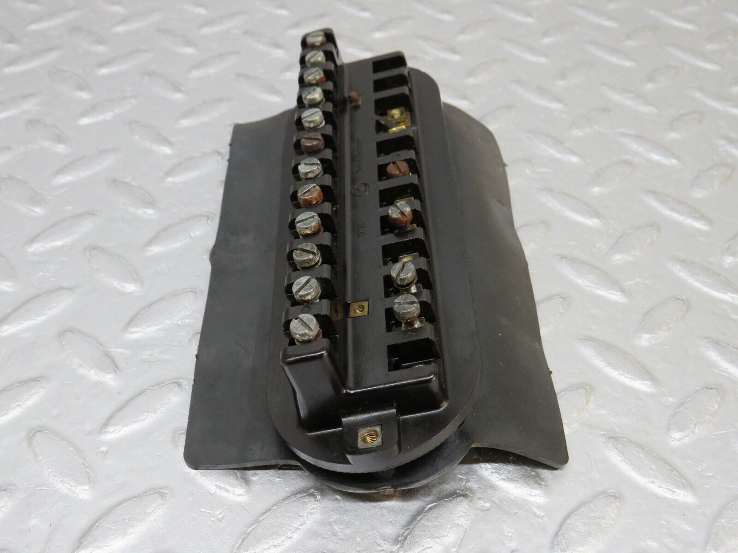 37449 Mercedes-Benz W109 300SEL Fuse Box 1085400150