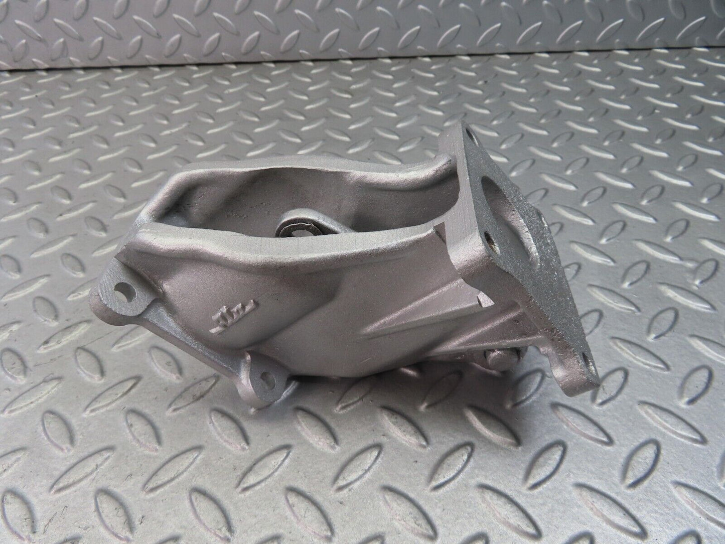 8322 Mercedes-Benz W111 Brake Booster Bracket Holder 1134350140