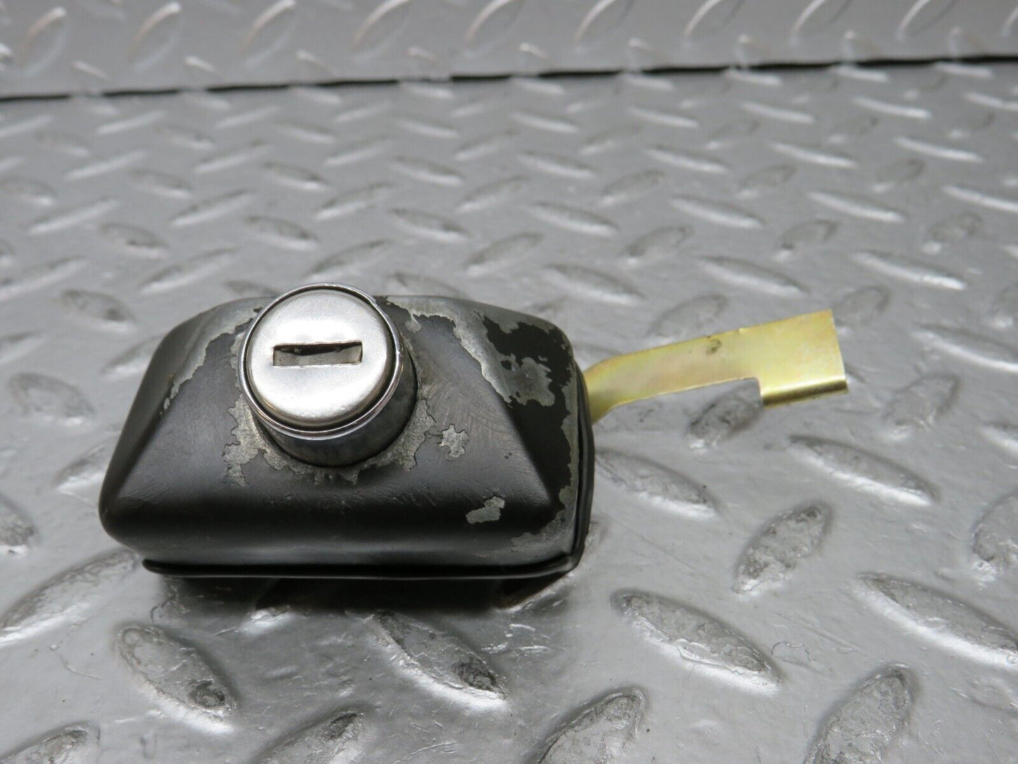 26905 Mercedes-Benz W123 240D Trunk Lock No Key 1237580096