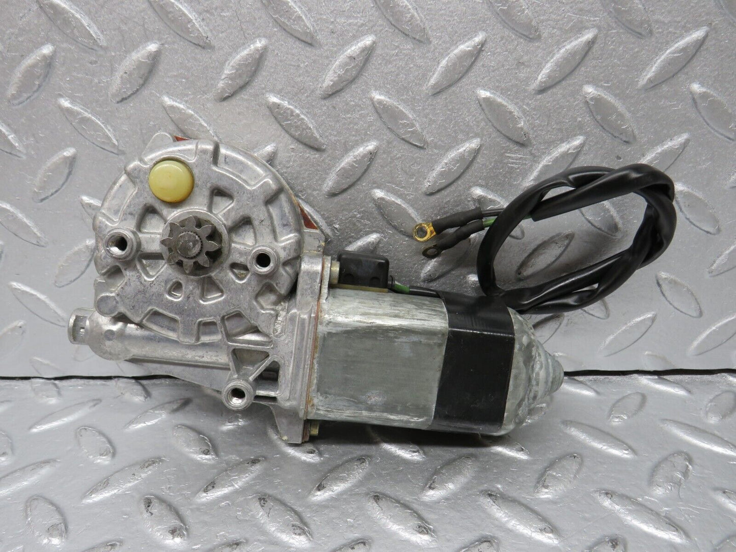 39193 Mercedes-Benz R107 500SL Coupe Right Door Window Regulator Motor Bosch 0130821016
