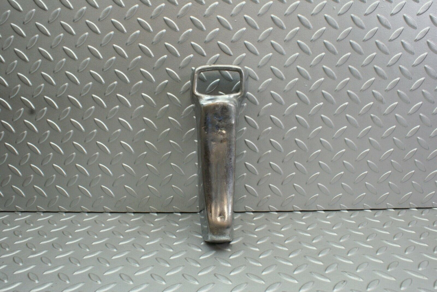 2722 Mercedes-Benz W105 219 PONTON Rear Bumper Part