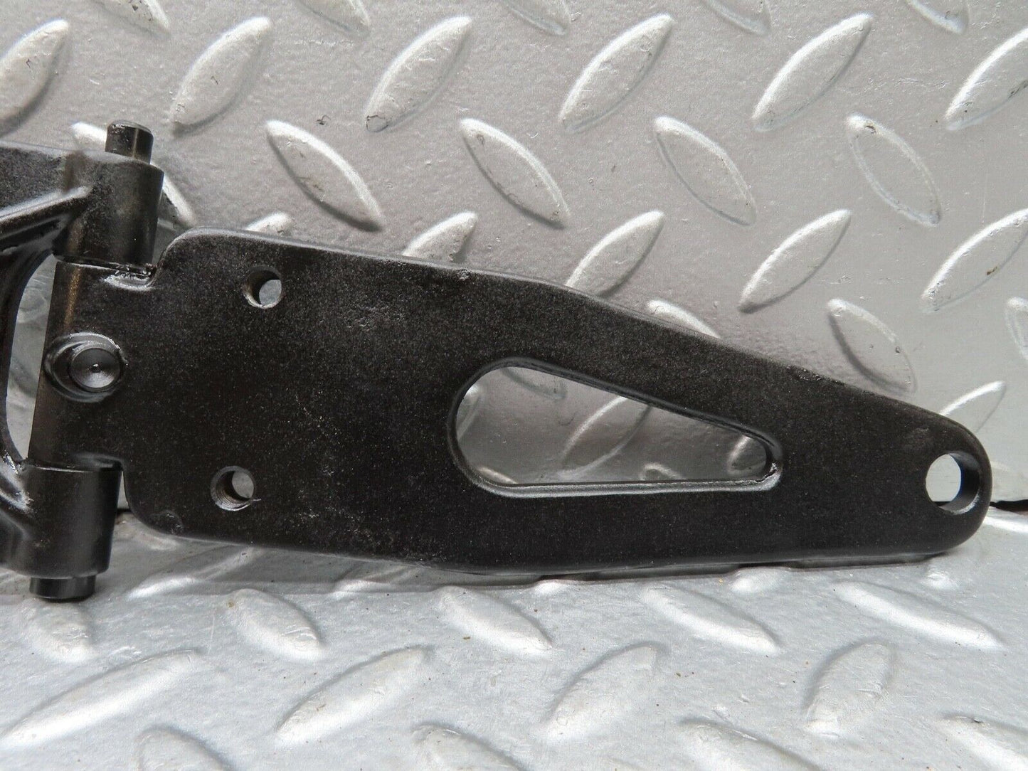 18223 Mercedes-Benz W111 220SE Coupe Right Door Hinge 1117235041