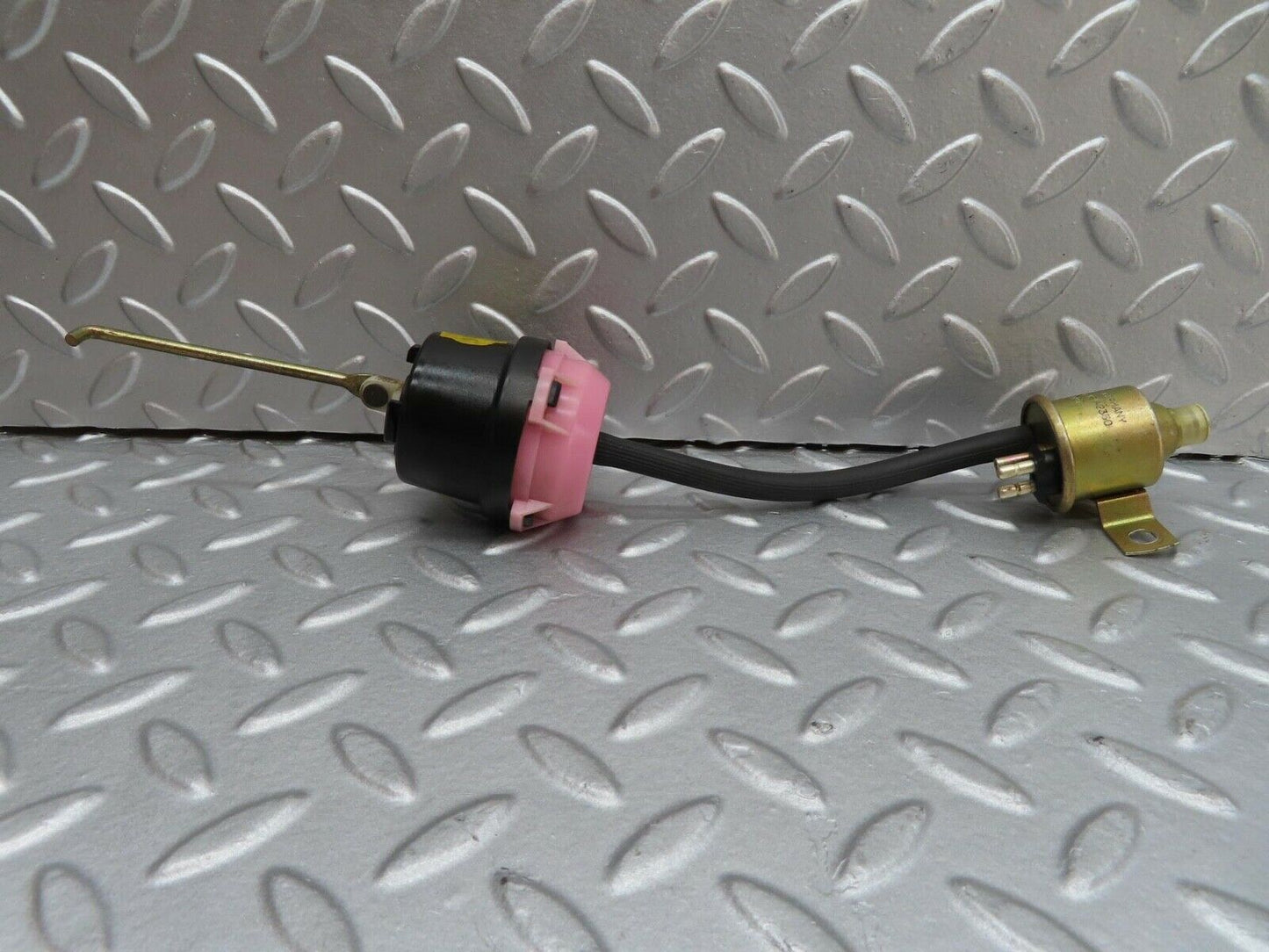 16125 Mercedes-Benz W123 280E Heater Blower Box Vacuum Valve