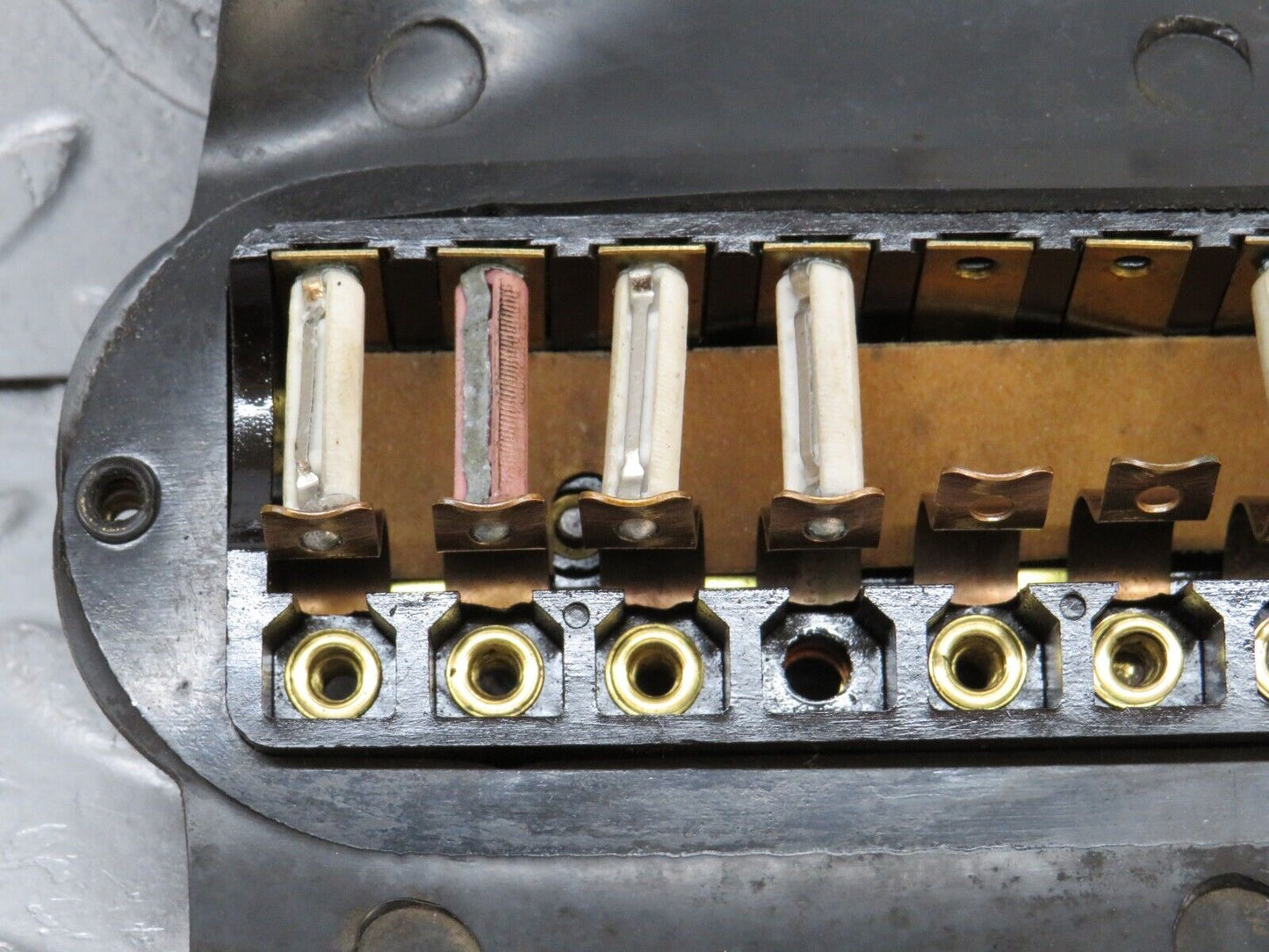 37449 Mercedes-Benz W109 300SEL Fuse Box 1085400150