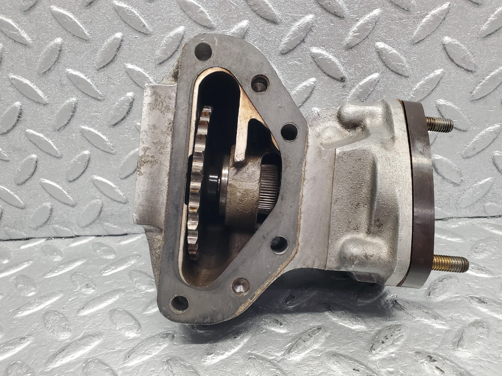 W112 injection pump drive housing used OEM