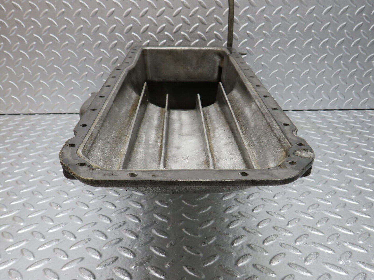 32960 Mercedes-Benz C107 R107 450 V8 Oil Pan Oil Sump 1160105113