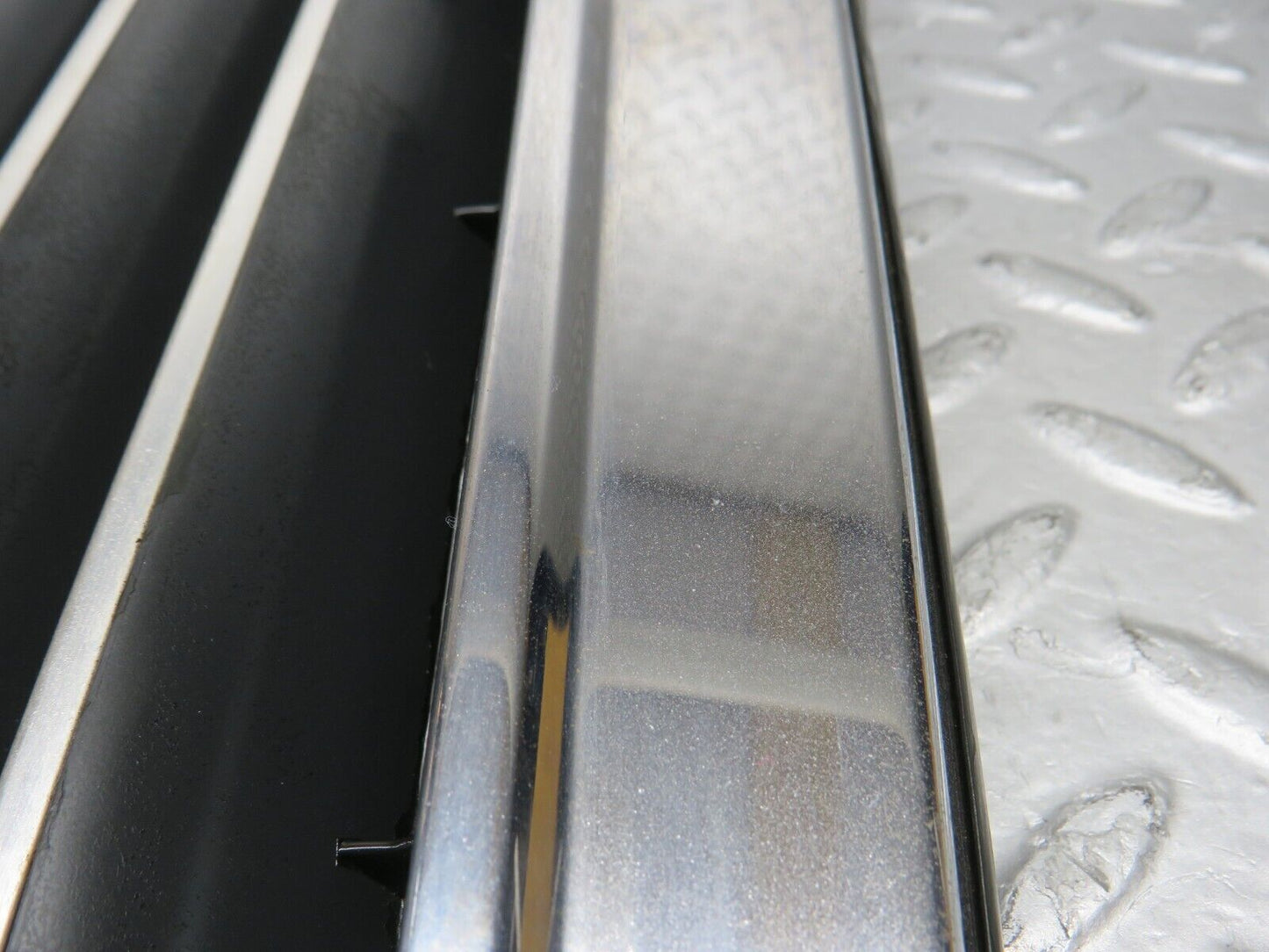 37840 Mercedes-Benz A124 320E Cabriolet Bonnet Grill Chrome 1408880323