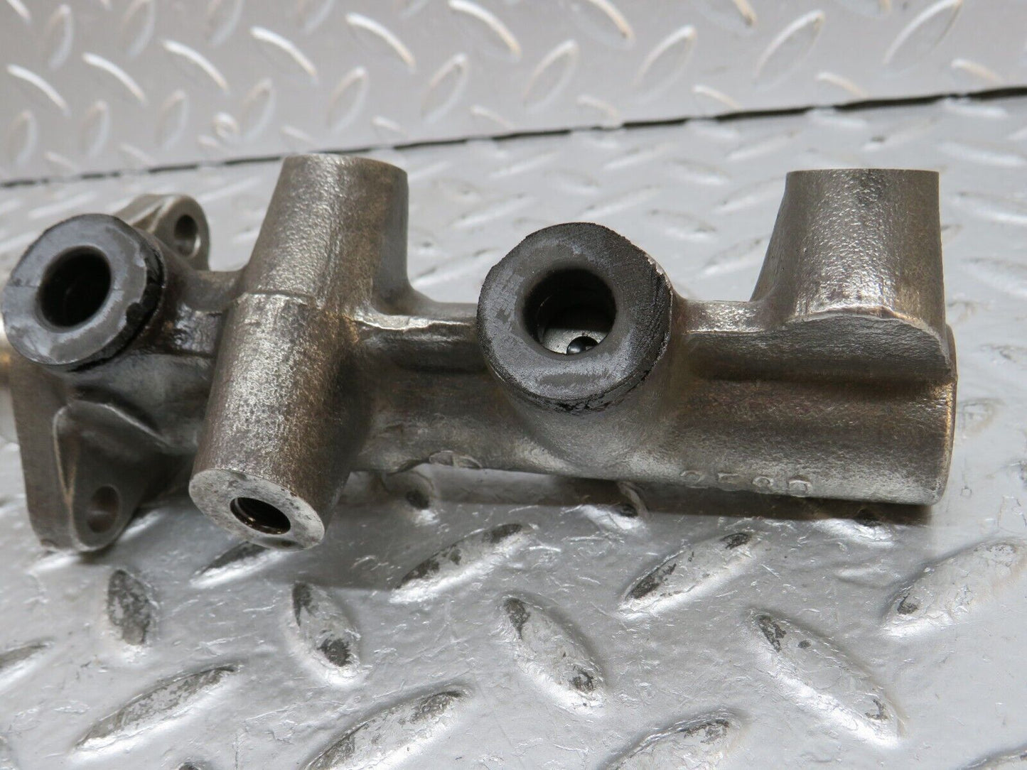 32139 Mercedes-Benz W123 230E Brake Master Cylinder Bendix