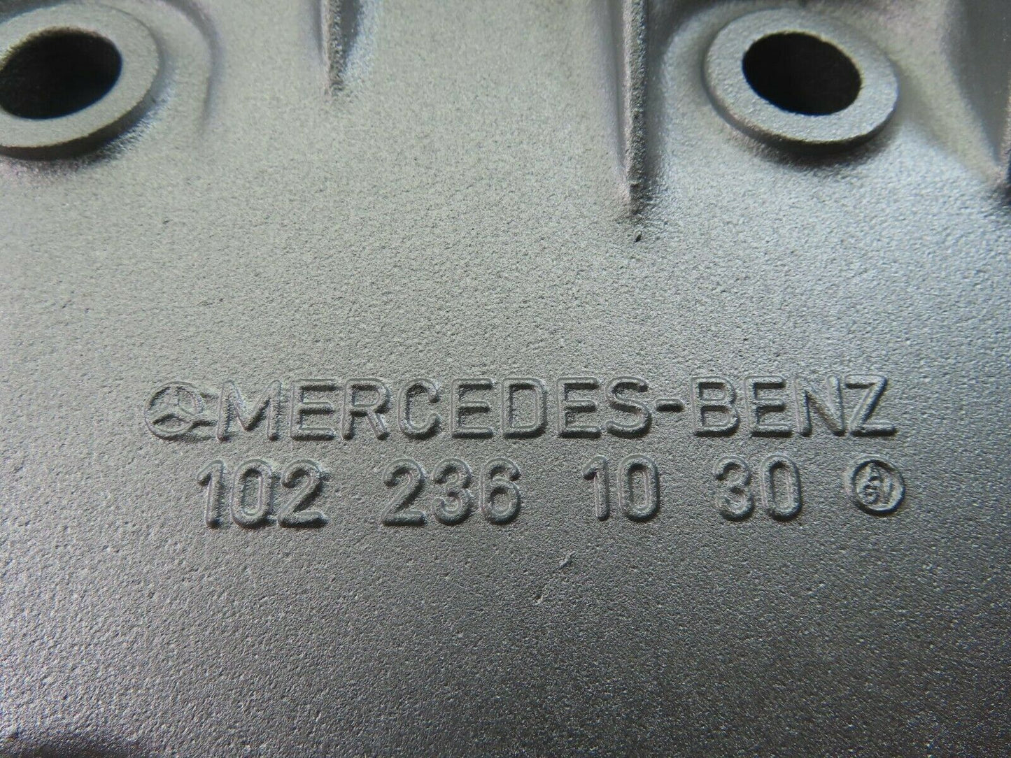 8323 Mercedes-Benz W124 Power Steering Pump Bracket 1022361030