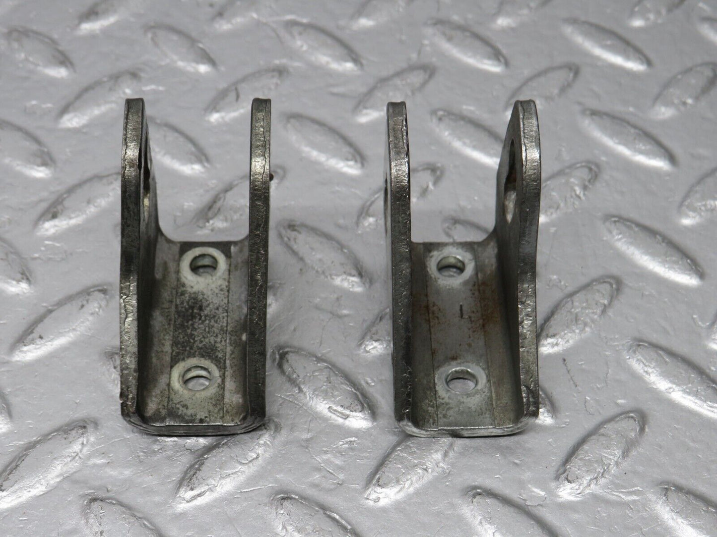 39134 Mercedes-Benz R107 500SL Mounting Bracket