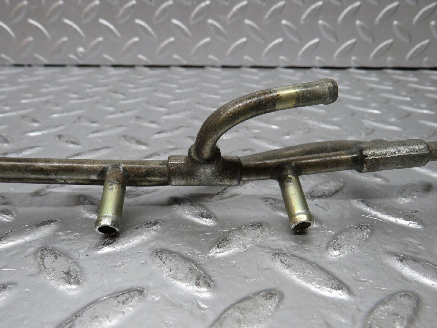32817 Mercedes-Benz C107 R107 350 V8 Fuel Injector Rail Pipe