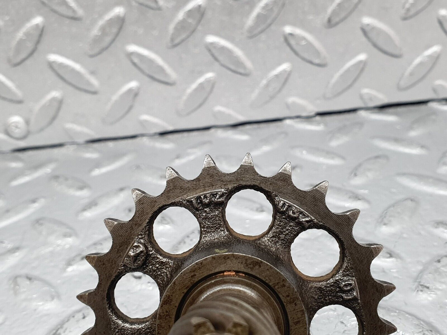 44032 Mercedes-Benz C123 230CE Coupe Camshaft Intermediate Gear 1020520102