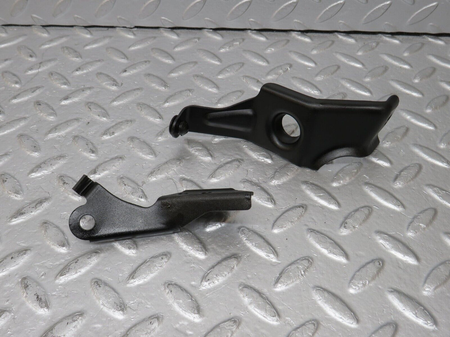 34589 Mercedes-Benz C126 380SEC Coupe Starter Motor Wire Bracket