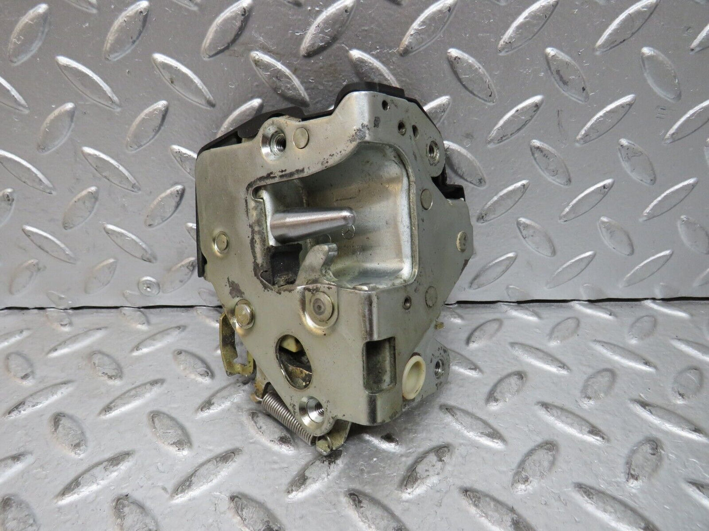 28740 Mercedes-Benz W123 230E Front Left Door Lock Mechanism 1237230108