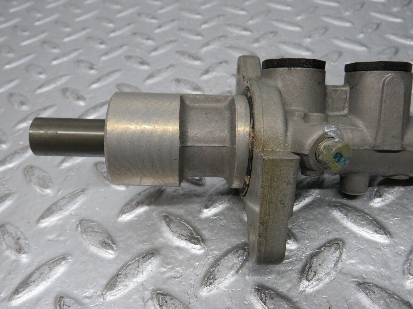 31744 Mercedes-Benz W201 190LE 1.8L Brake Master Cylinder