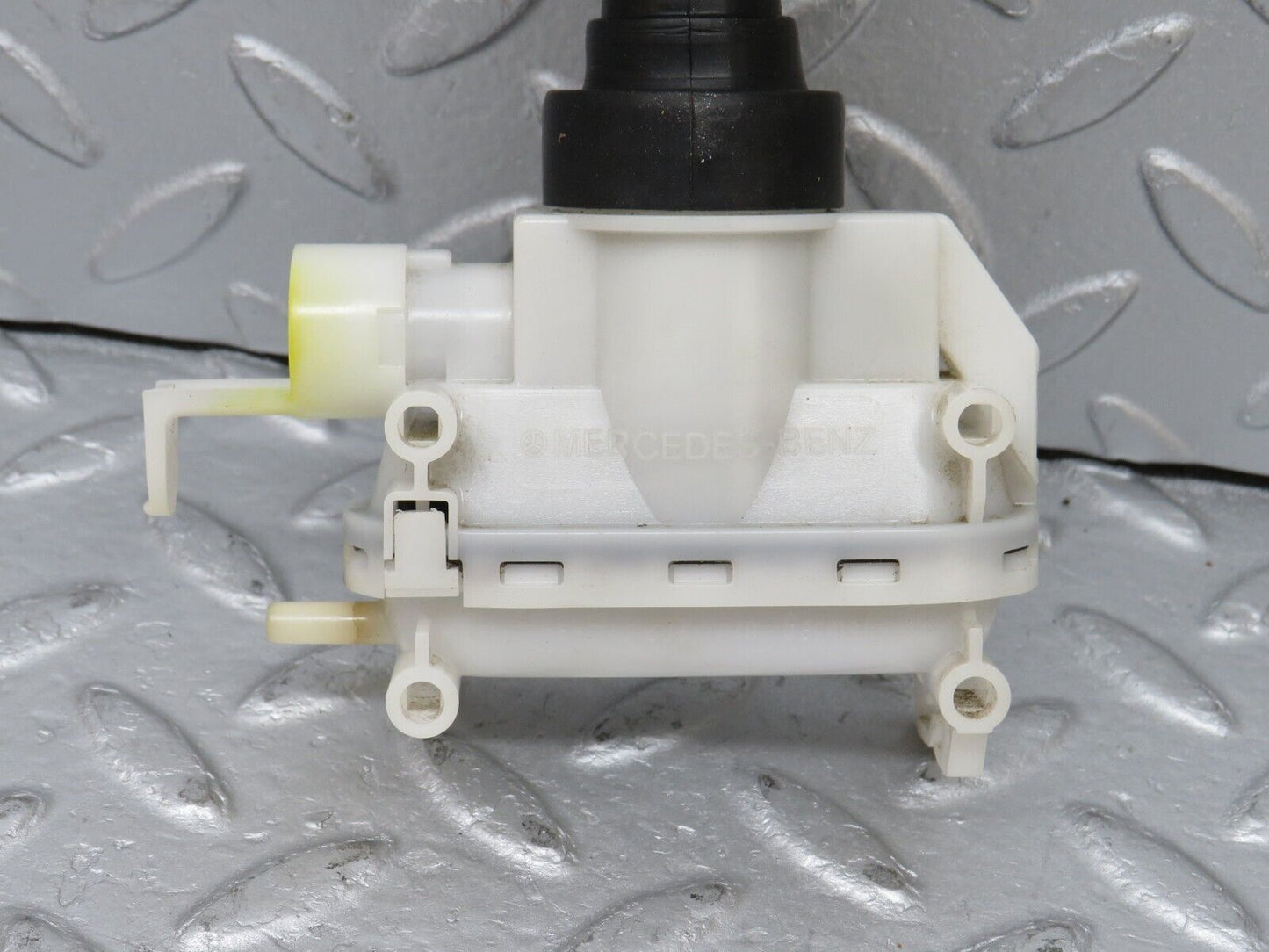 36631 Mercedes-Benz W201 190E Front Left Door Lock Vacuum Actuator