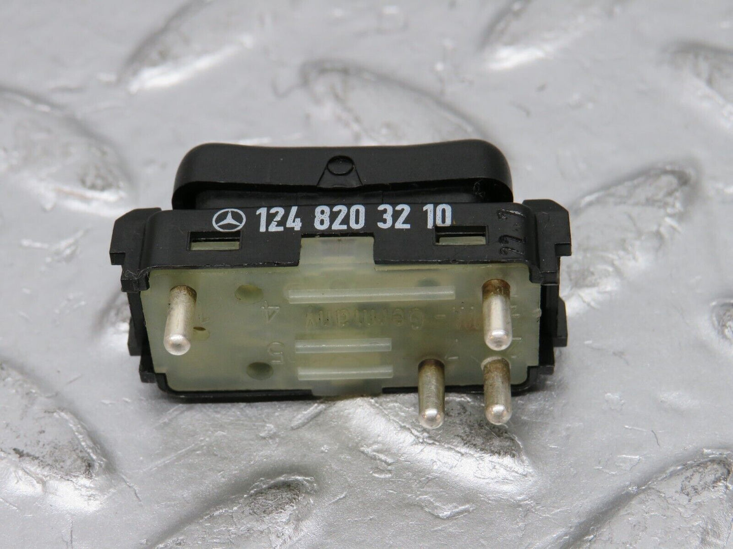 32463 Mercedes-Benz S124 300TE Rear Interior Dome Light Switch 1248203210