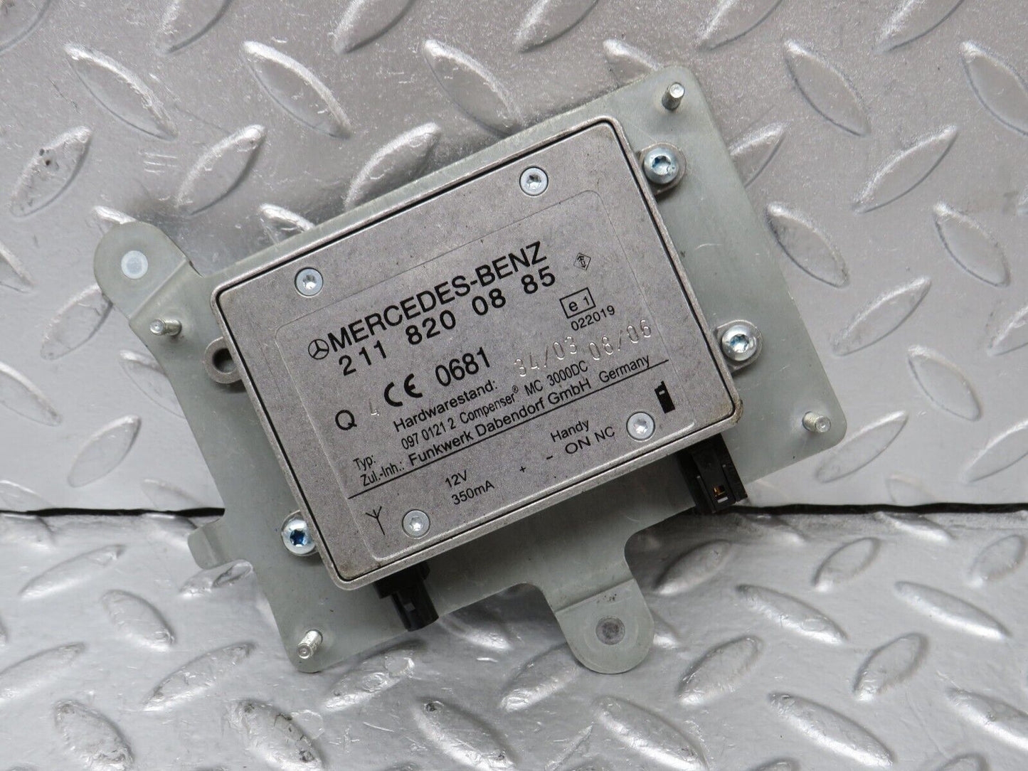 35151 Mercedes-Benz W221 Bluetooth Control Module 2118200885