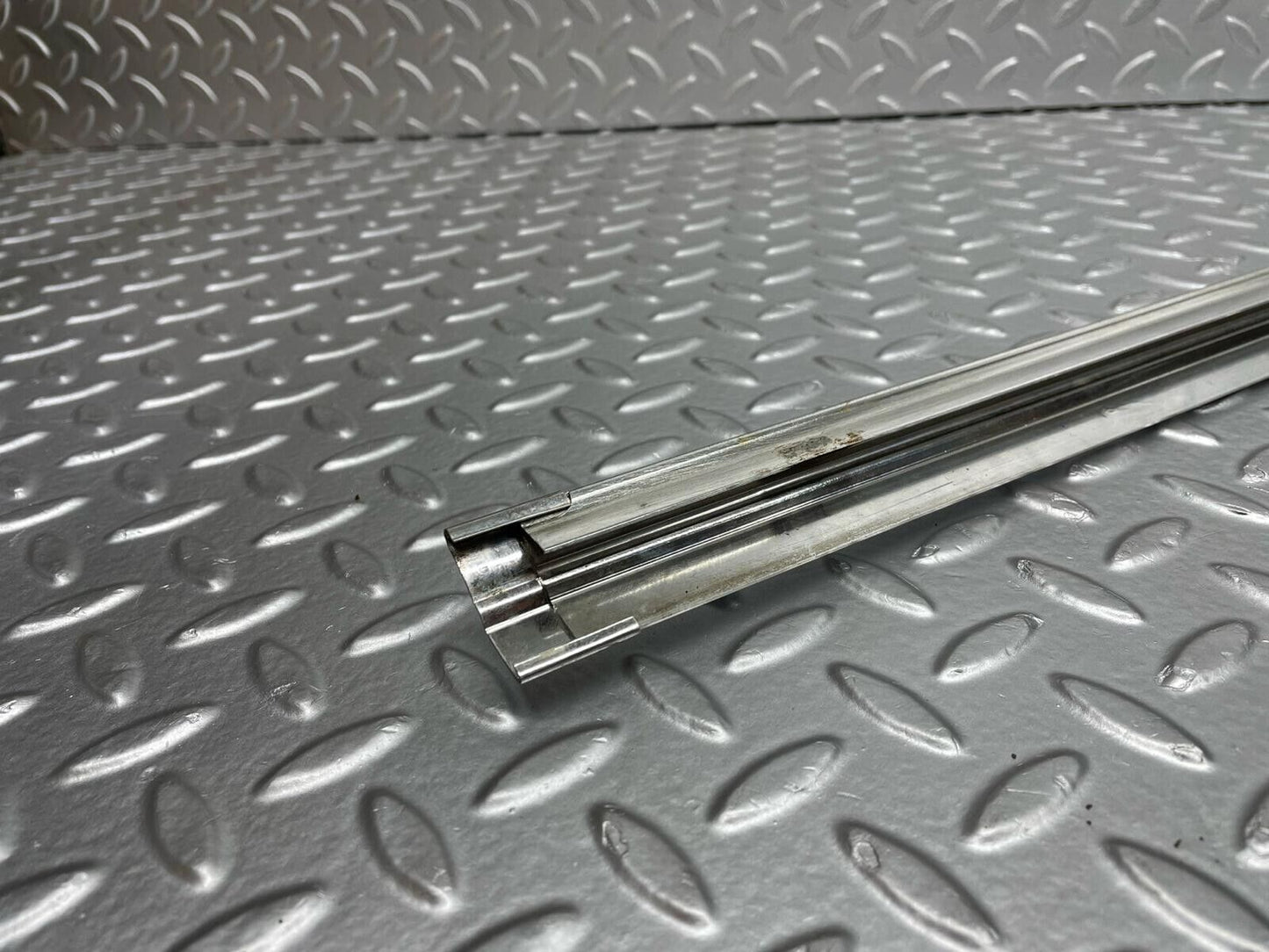 40520 Mercedes-Benz W108 Rear Windscreen Chrome Frame