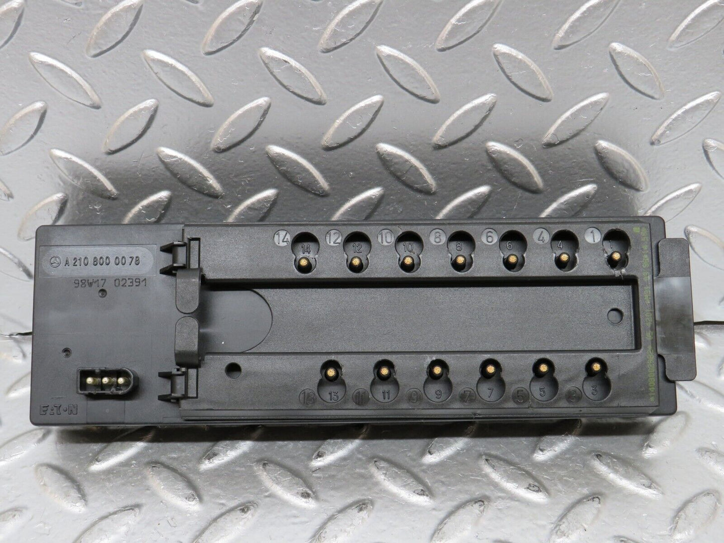 24699 Mercedes-Benz W140 S320 Climate Control Vacuum Valve Unit 2108000078
