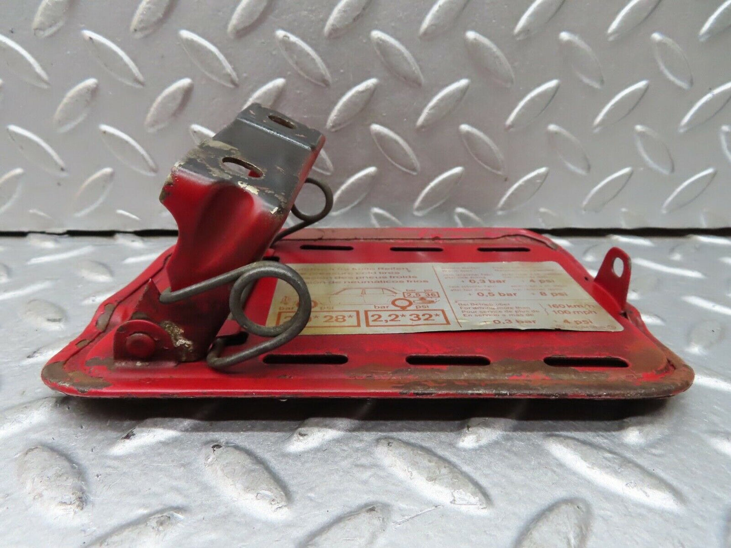 19176 Mercedes-Benz W123 300D Fuel Tank Flap Cap 1235840039