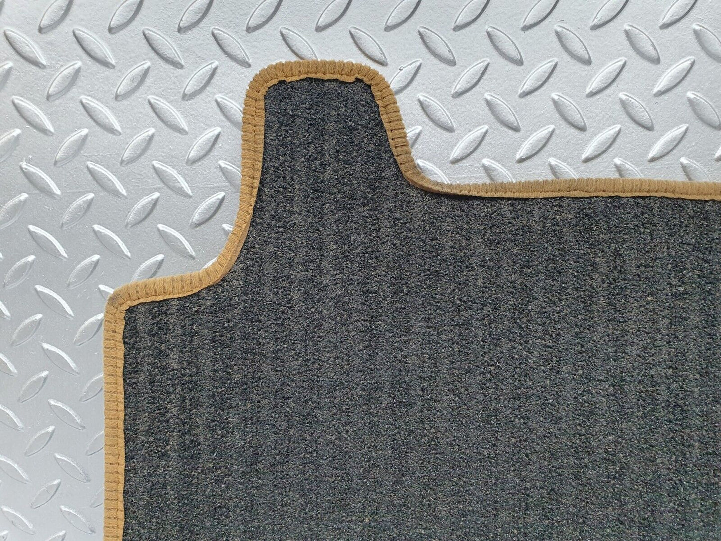 41635 Mercedes-Benz W124 200E Rear Right Floor Carpet Mat Palomino