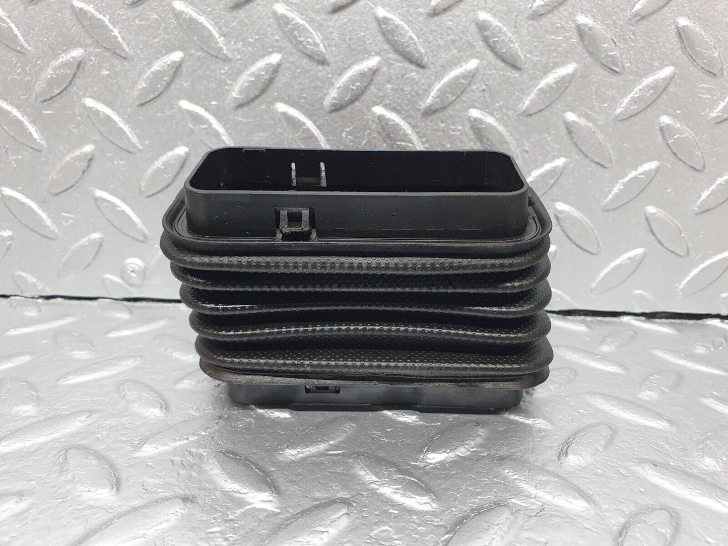 41843 Mercedes-Benz W202 C200 Front Door Wire Protector Rubber 2028210097