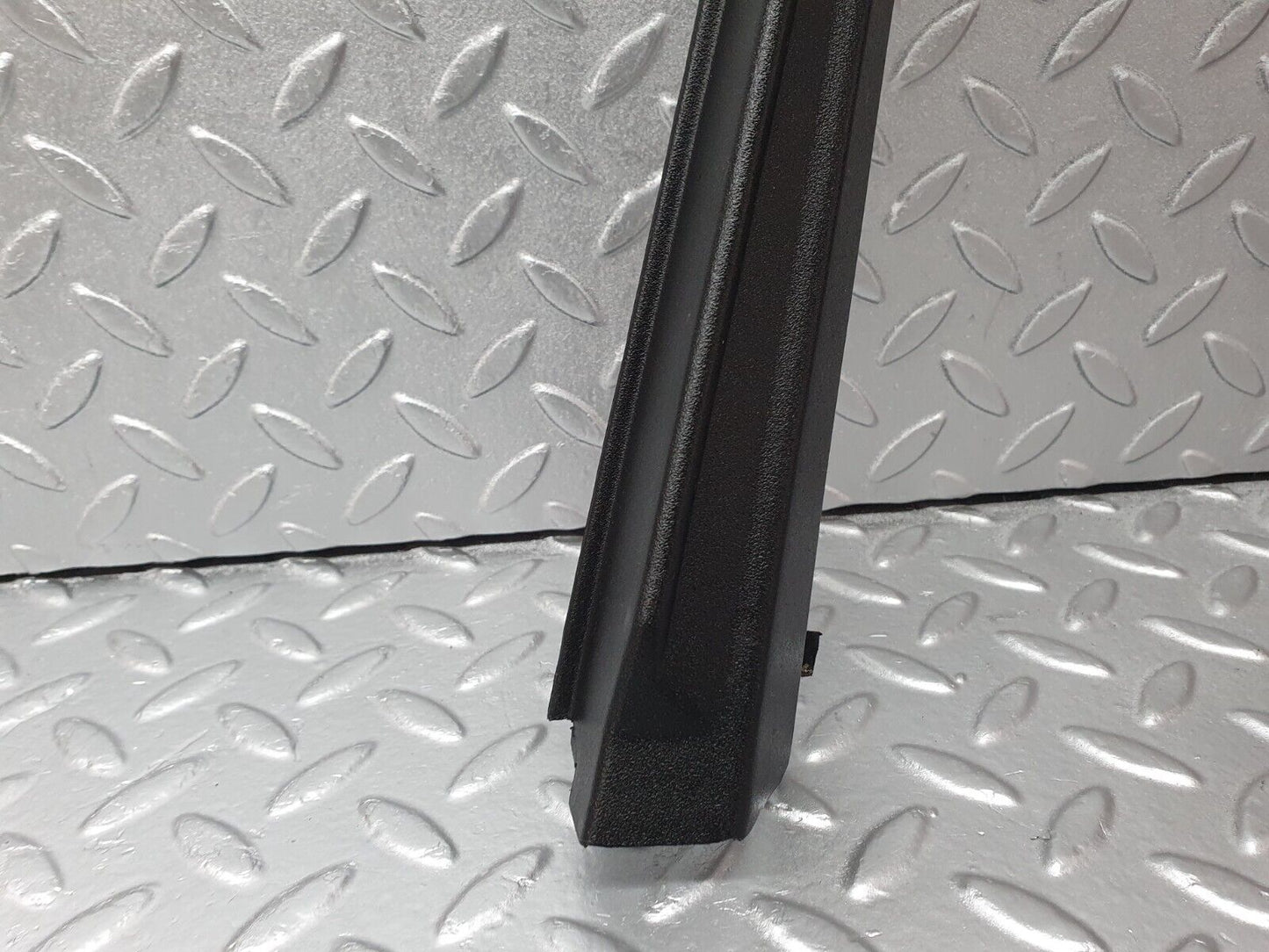 42085 Mercedes-Benz W202 C200 Front Right Door Window Frame Cover 2027250271