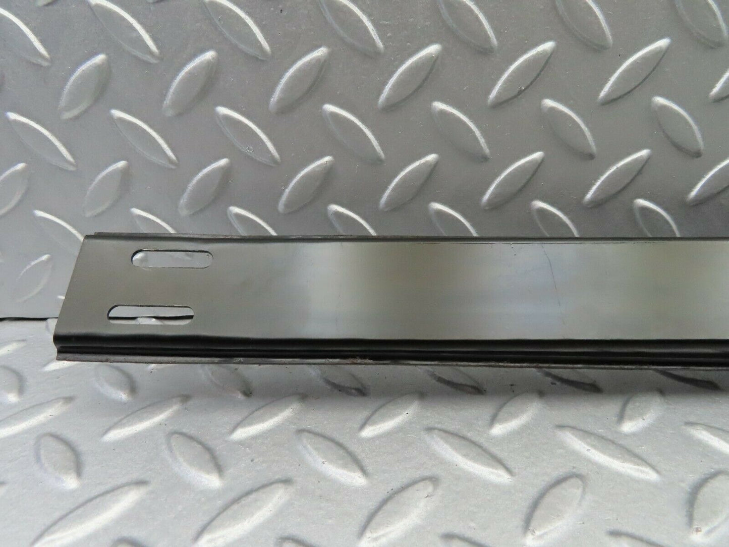 6385 Mercedes-Benz W126 380SE Sunroof Moving Plate