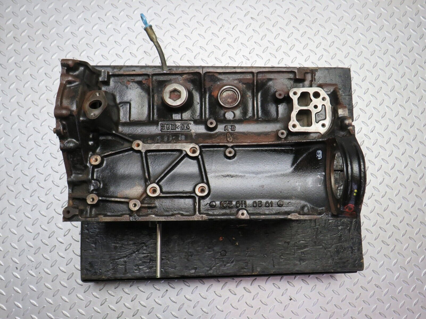 30936 Mercedes-Benz W201 190E Engine Block 1020110501 M102.961