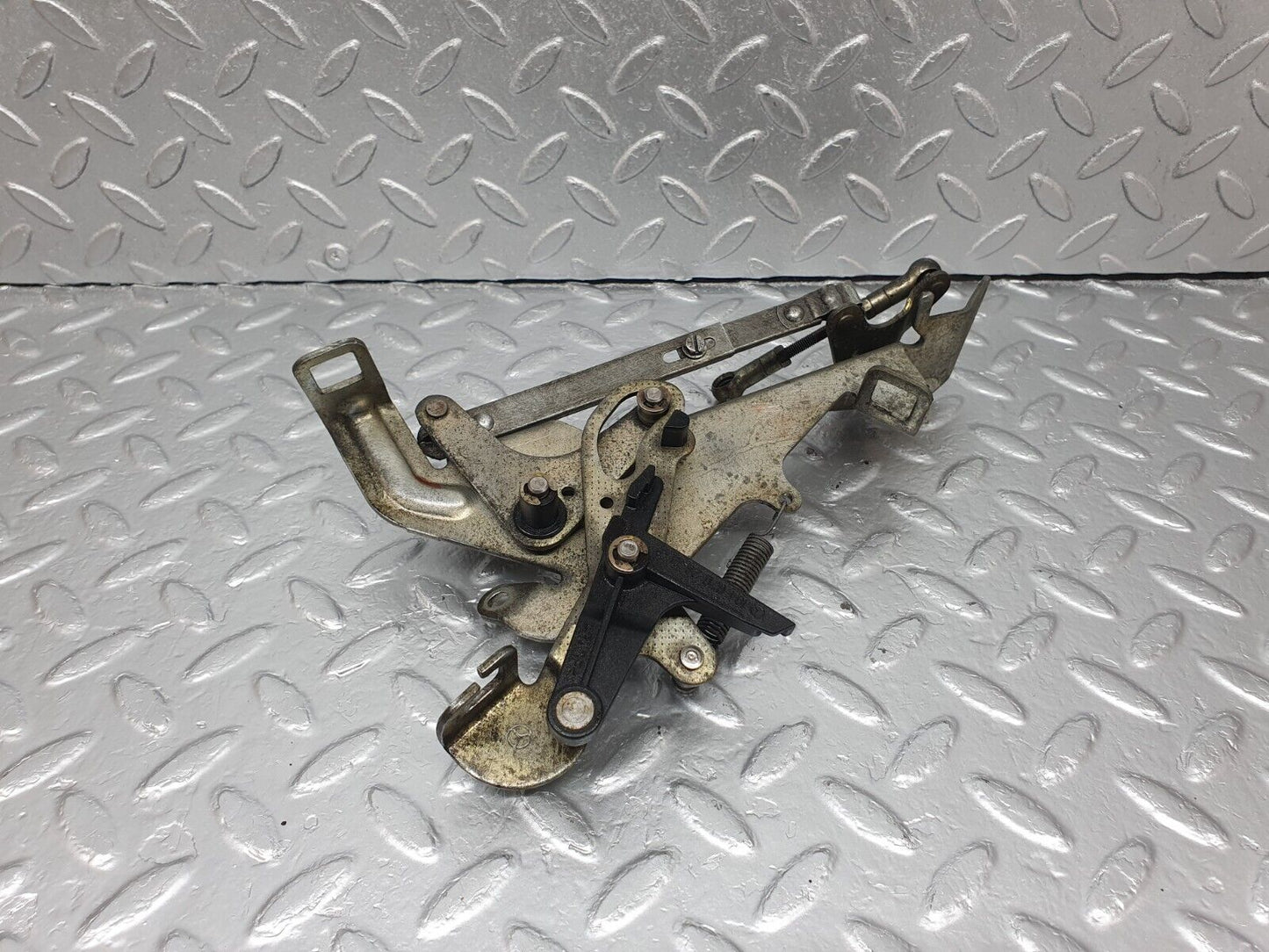 42864 Mercedes-Benz W201 190 Throttle Linkage 1040702321