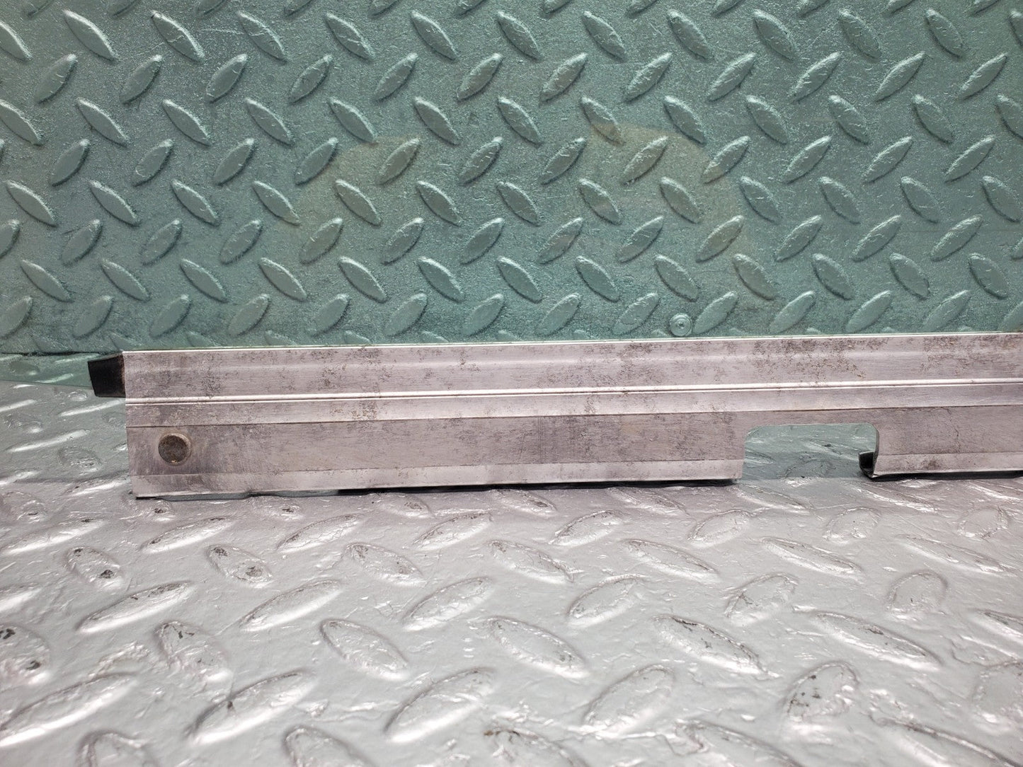 W124 Wagon front left door window glass used OEM