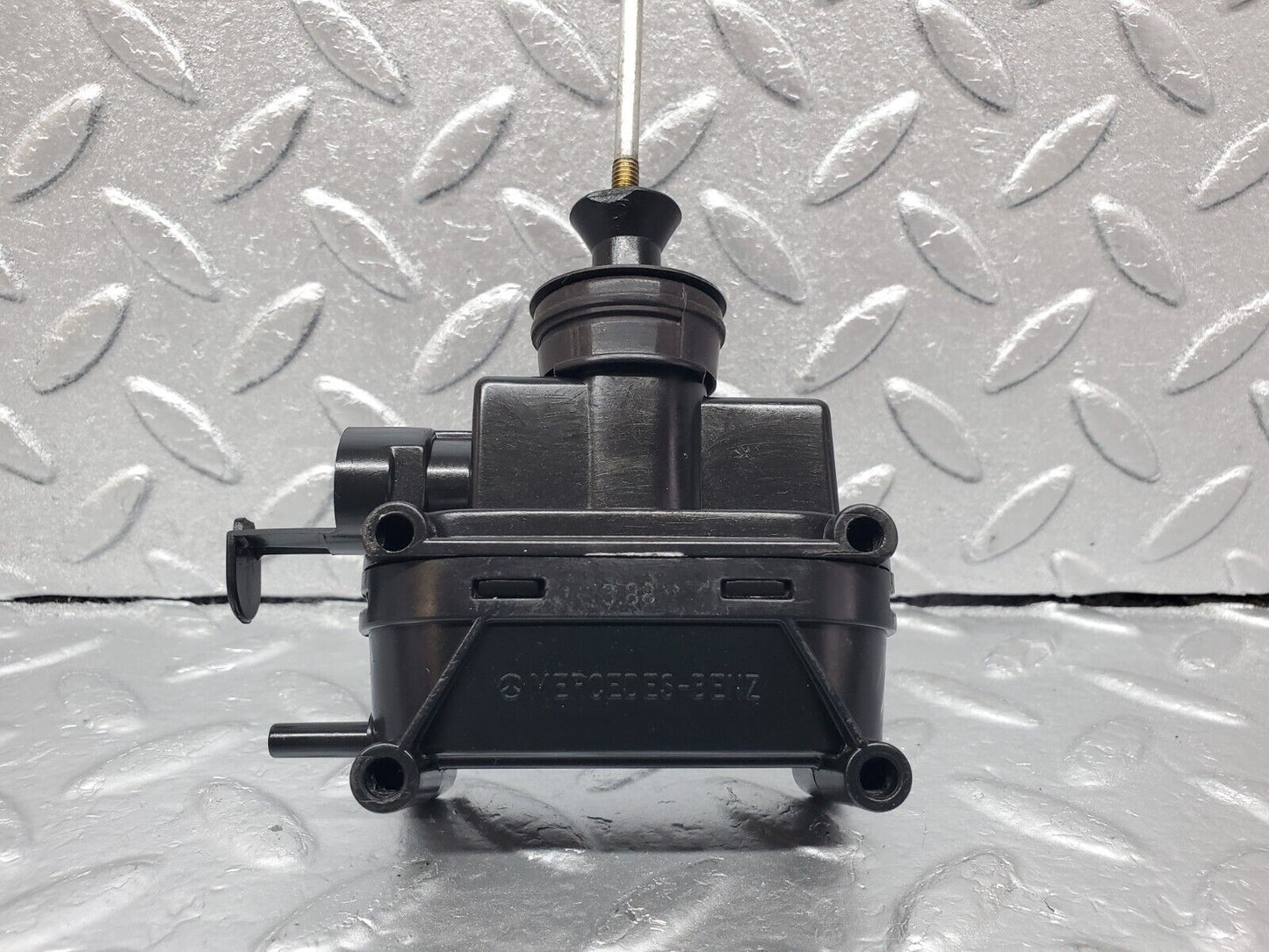 45641 Mercedes-Benz W126 420SE Front Right Door Lock Vacuum Actuator