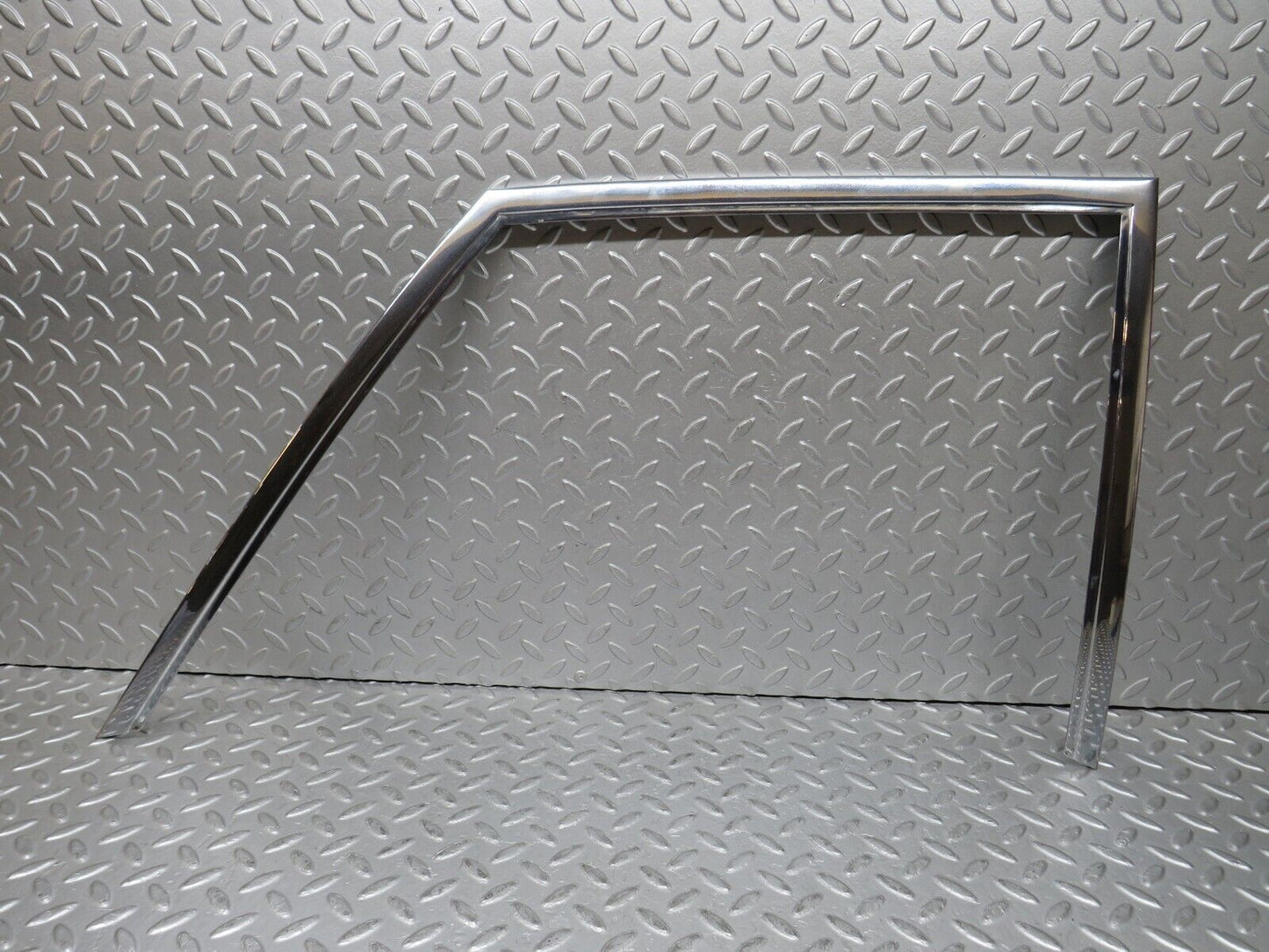 37317 Mercedes-Benz W109 300SEL Front Left Door Chrome Window Frame