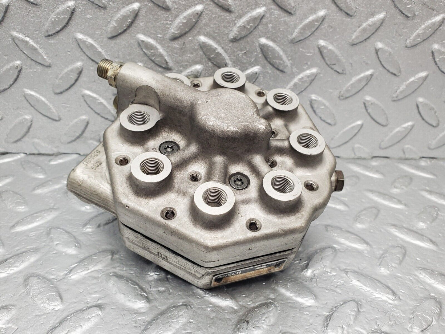 46028 Mercedes-Benz W126 420SE Fuel Distributor Bosch 0438101018
