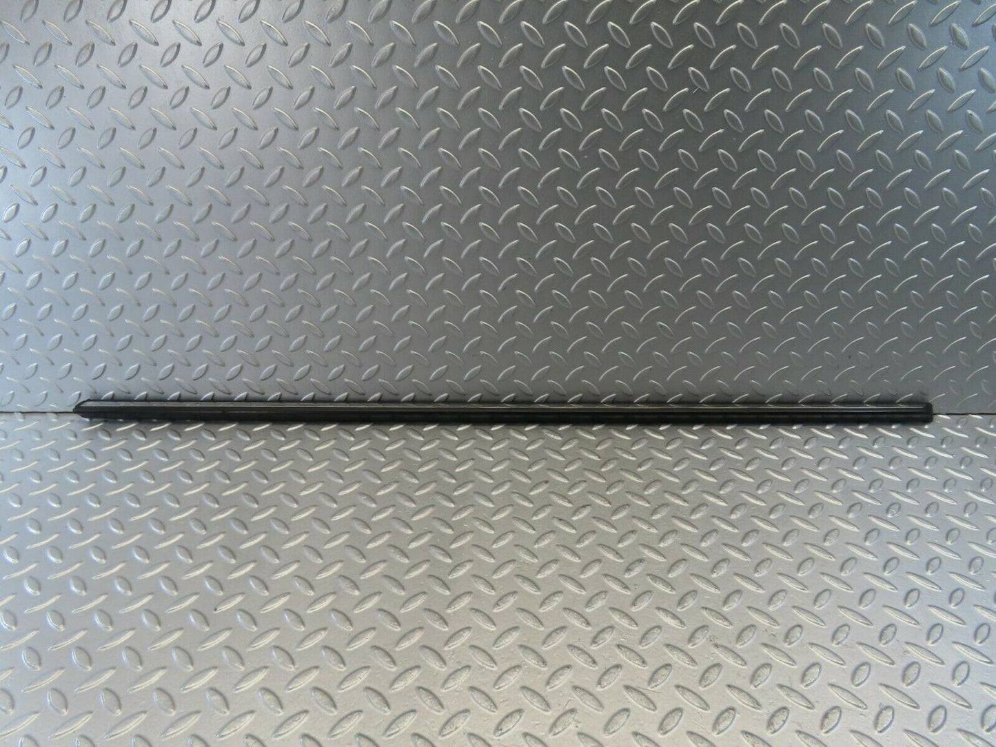 10897 Mercedes-Benz W123 230E Front Right Door Centre Moulding Trim