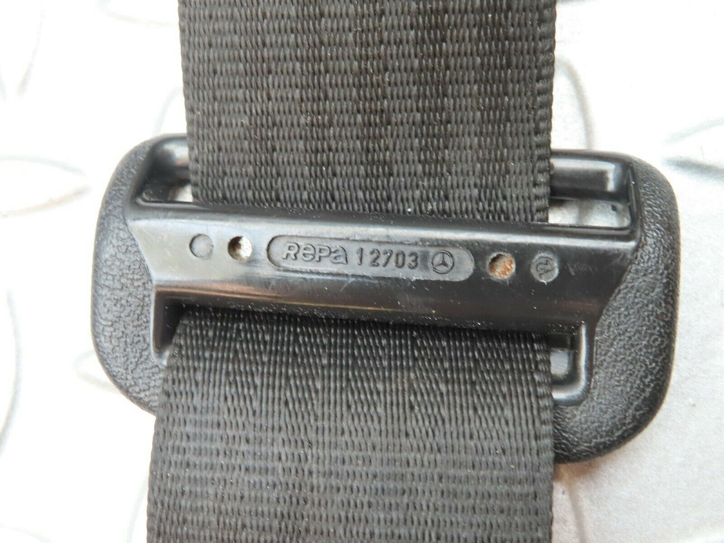 3904 Mercedes-Benz S123 200T Wagon Front Right Seat Belt 1238604286