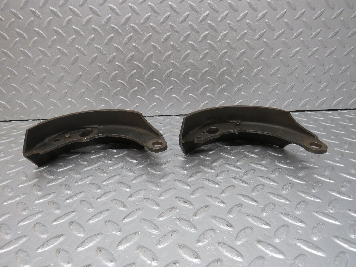 40502 Mercedes-Benz W110 230 Rear Brake Shoes 1104230808 1104230708