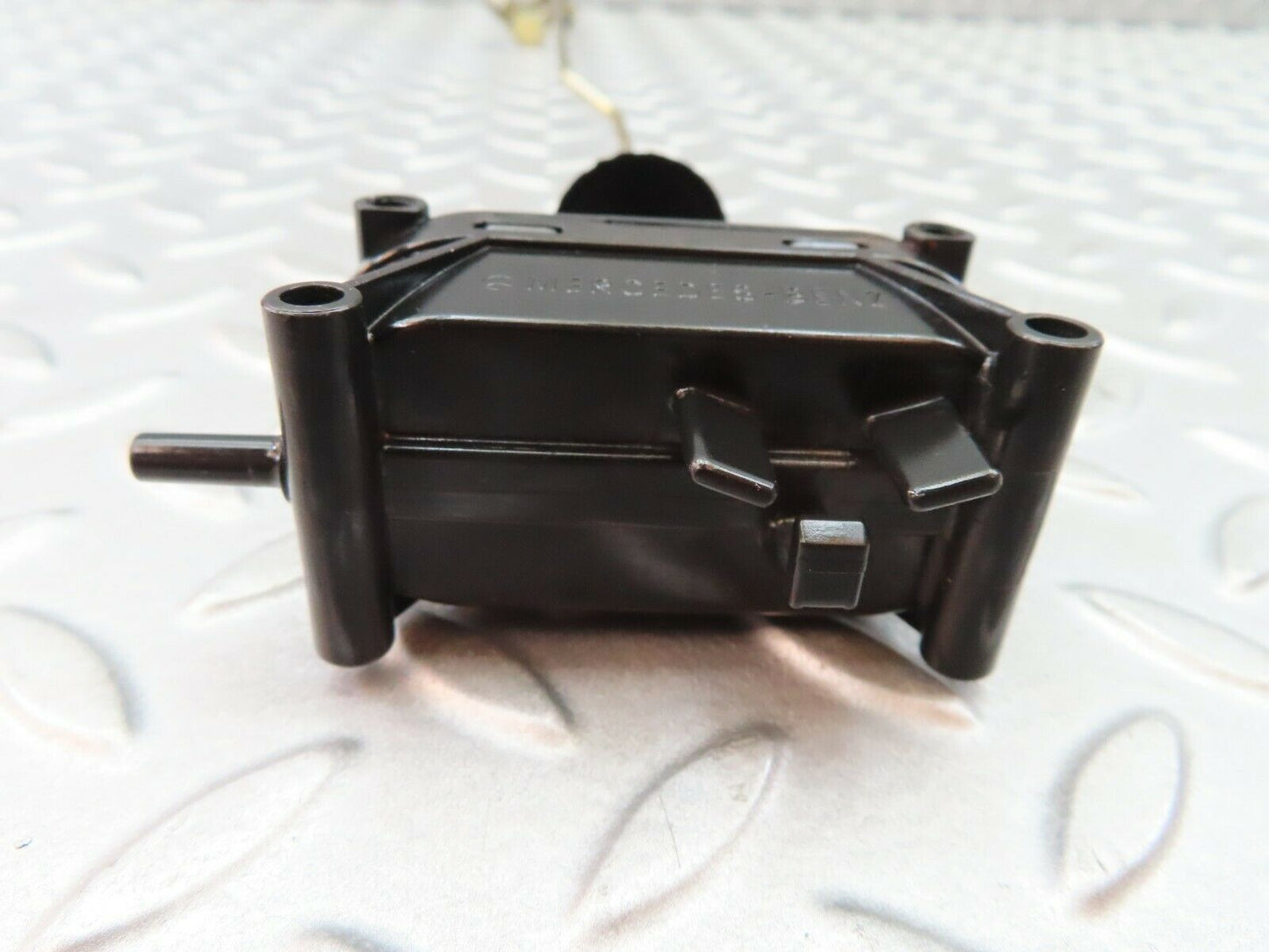 6045 Mercedes-Benz W126 380SE Door Lock Vacuum Actuator & Knob Rear Right
