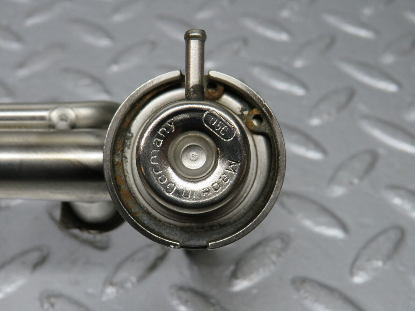 39441 Mercedes-Benz R129 320SL Coupe Fuel Injector Rail With Fuel Pressure Regulator 1040701395