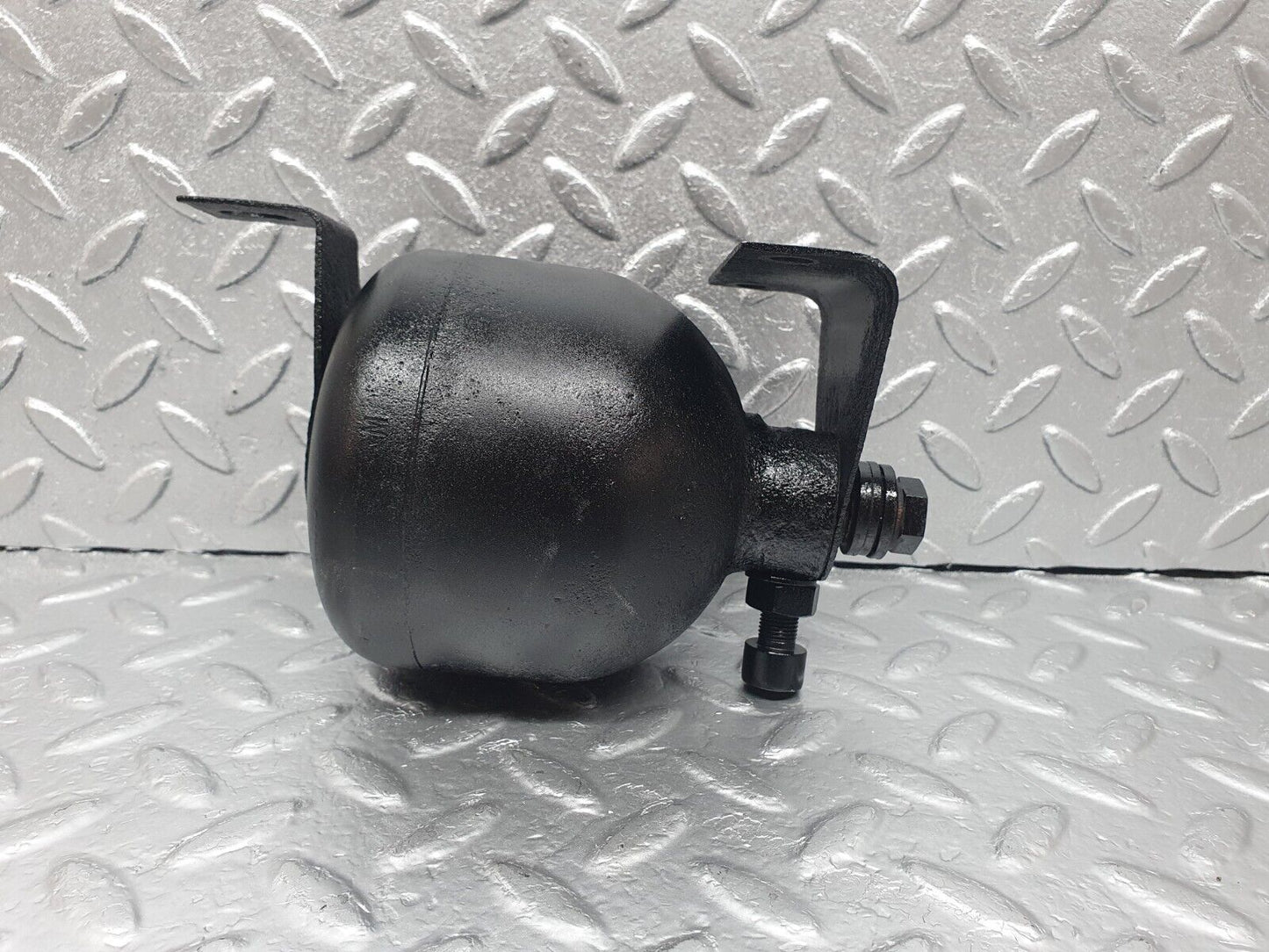 43607 Mercedes-Benz C126 380SEC Coupe Rear Suspension Sphere