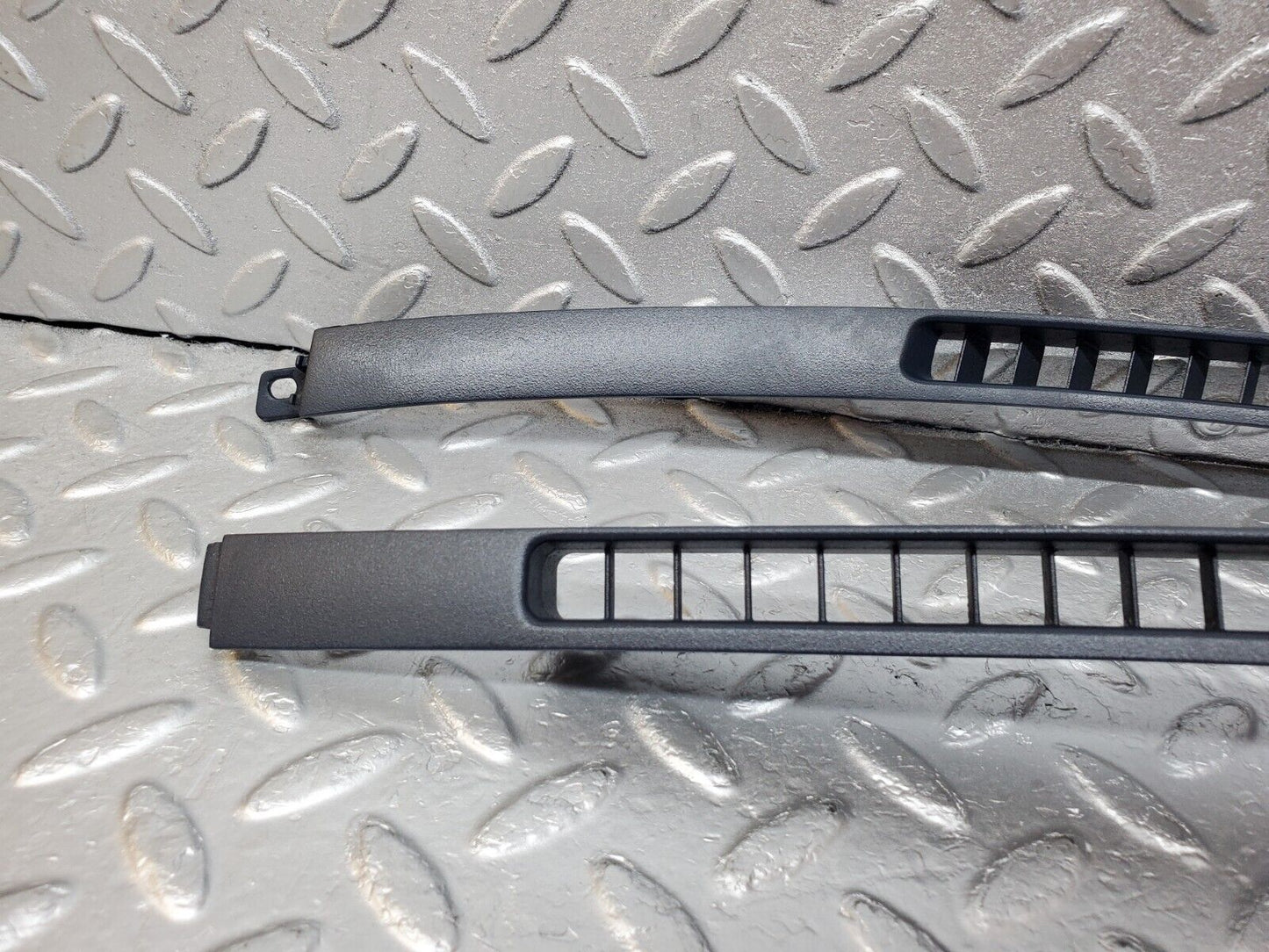 45048 Mercedes-Benz R129 300SL Coupe Windscreen Defroster Air Vent 1296890380 1296890480
