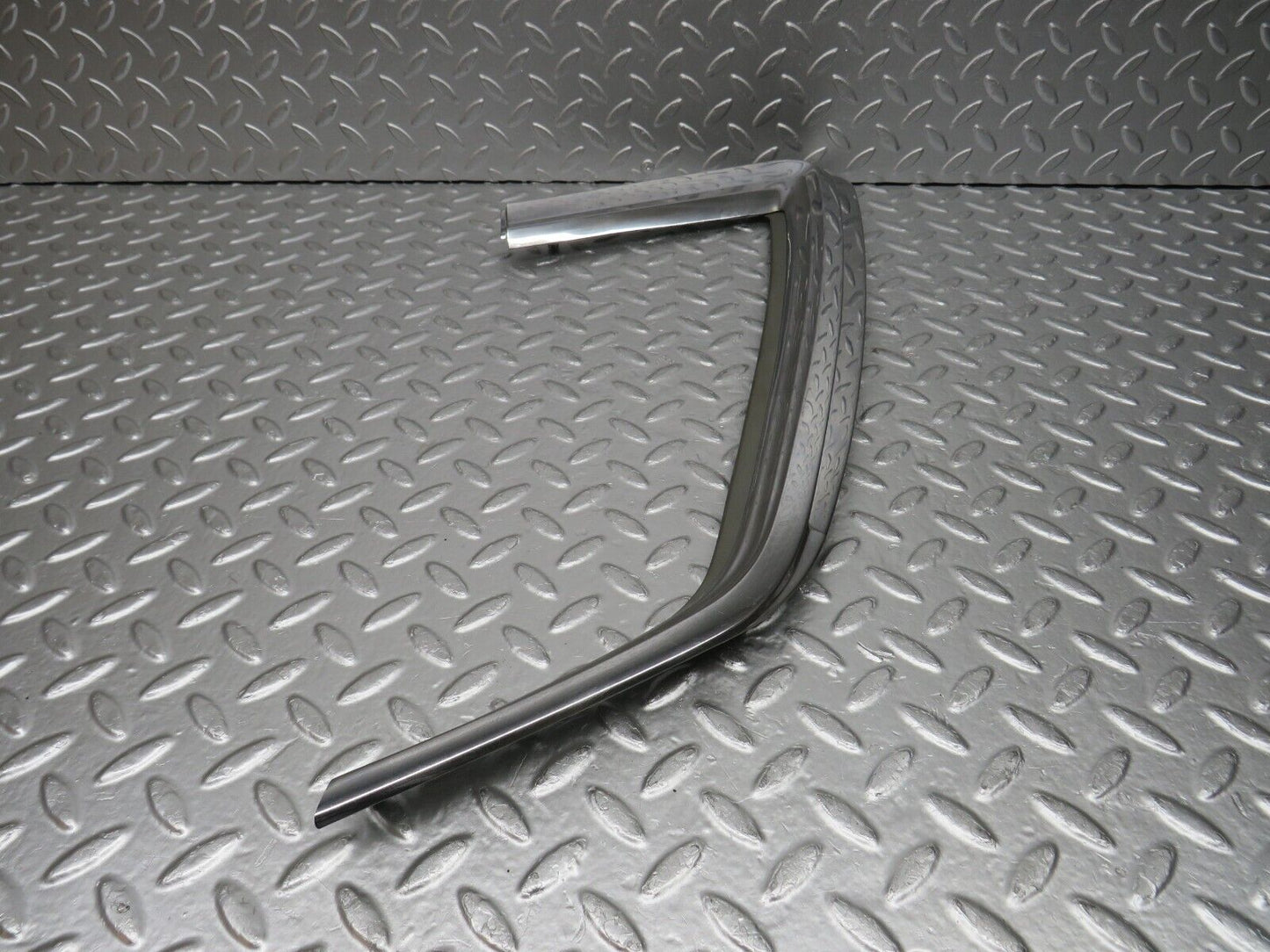 0695 Mercedes-Benz C107 350SLC Coupe Window Trim Chrome Right Side 1076980289
