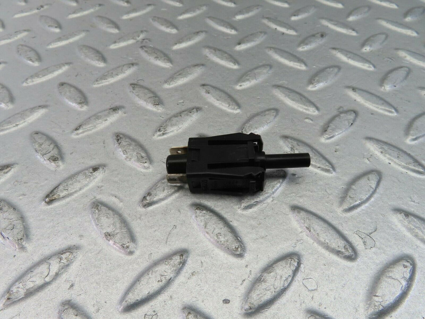 10400 Mercedes-Benz W201 190E Door Contact Switch 0015458714